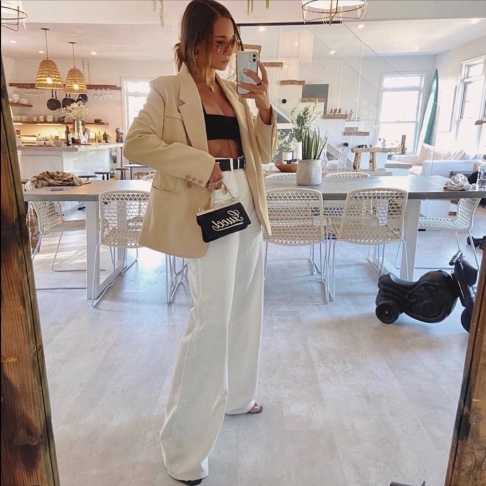 White High-Waisted Jeans
